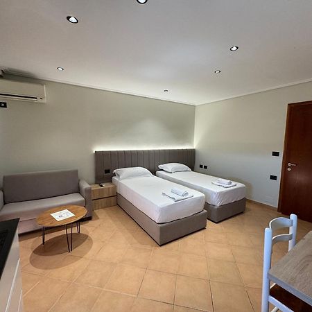 Garden Villa Apartments Sarandë Esterno foto