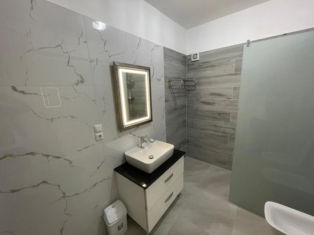 Garden Villa Apartments Sarandë Esterno foto