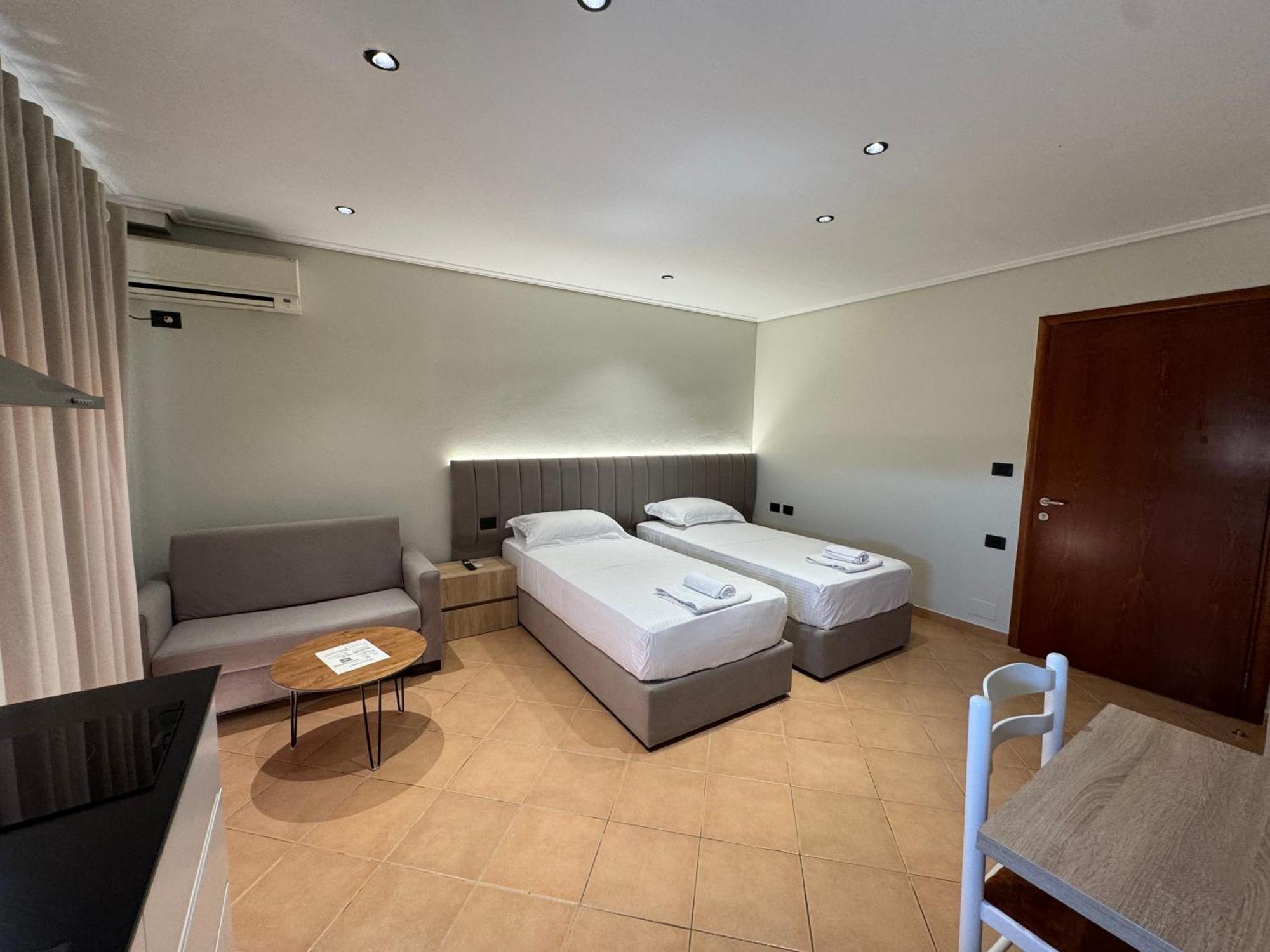 Garden Villa Apartments Sarandë Esterno foto
