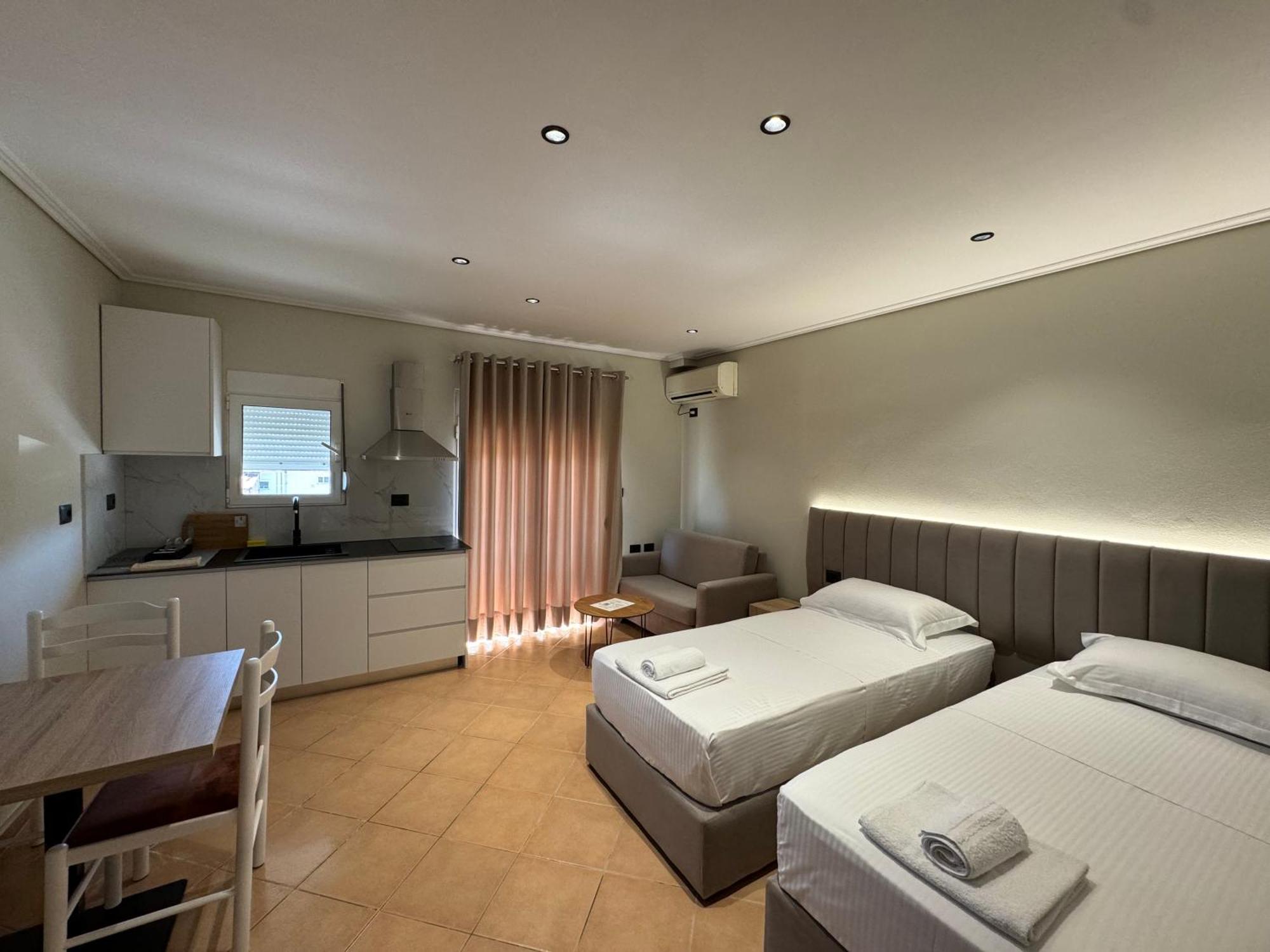 Garden Villa Apartments Sarandë Esterno foto
