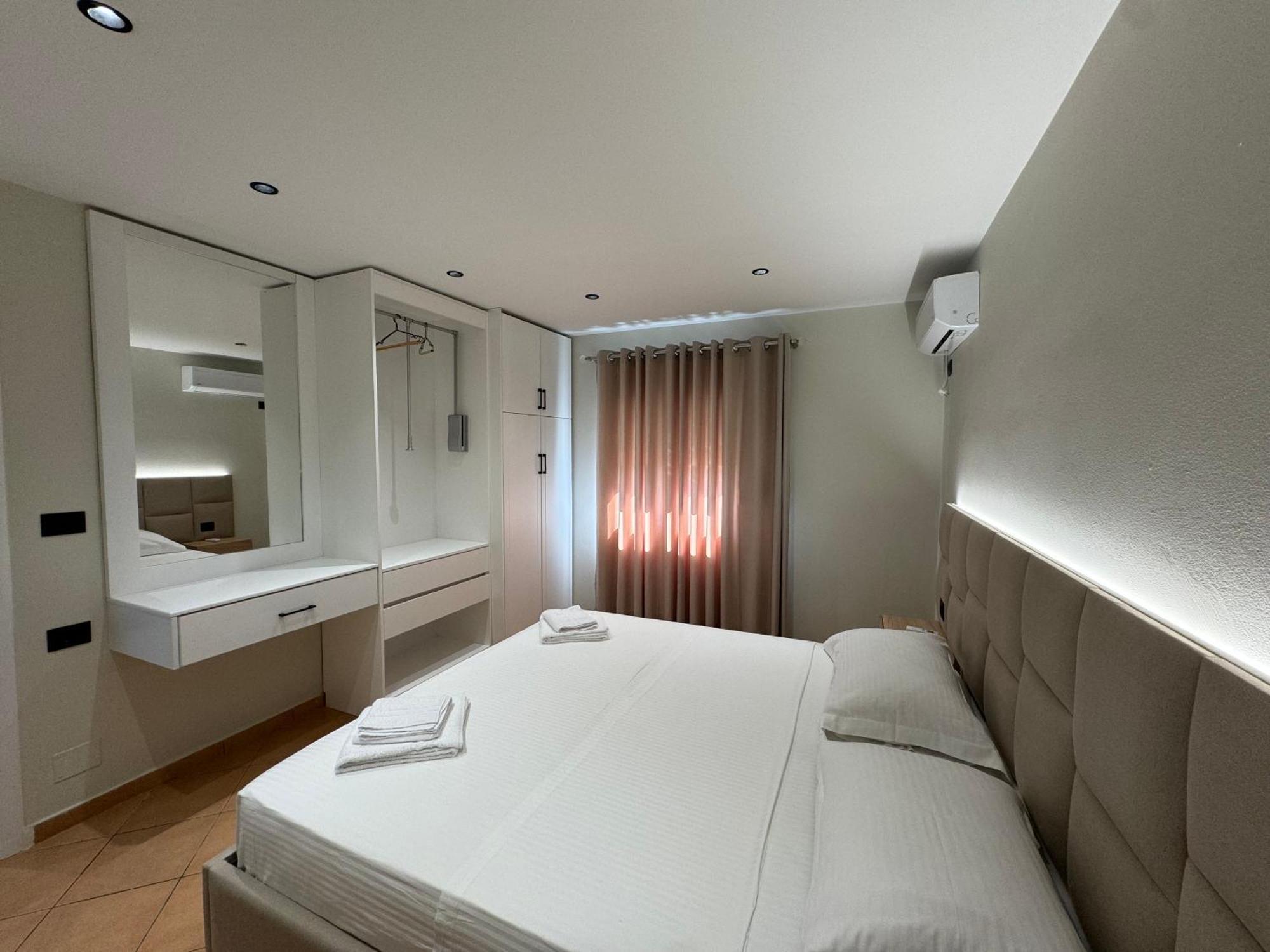 Garden Villa Apartments Sarandë Esterno foto